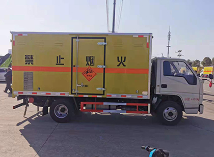 龙井爆破器材运输车技术升级与安全合规新趋势